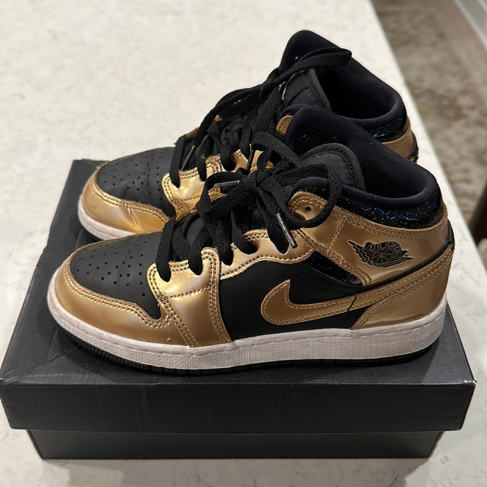 Air Jordan 1 Mid SE